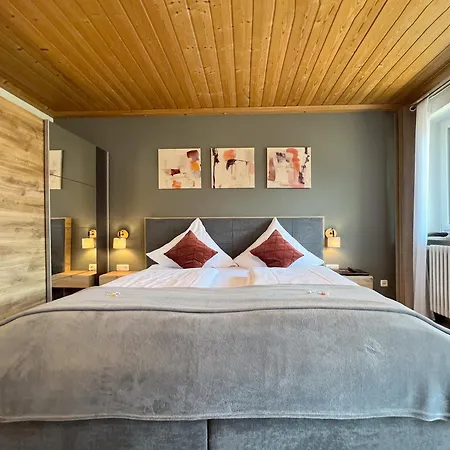 Hotel Schlossblick Chiemsee 3*