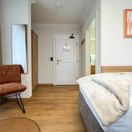 Hotel Schlossblick Chiemsee 3*