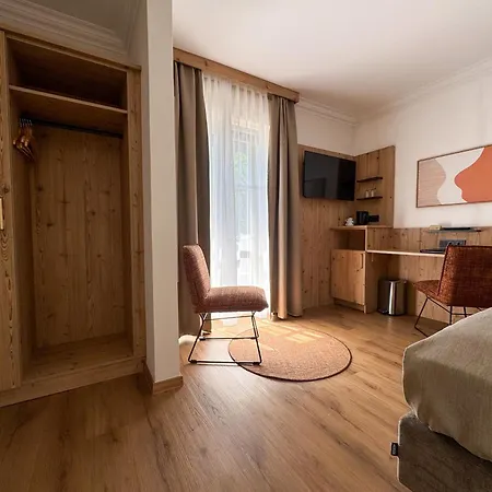 Hotel Schlossblick Chiemsee 3*