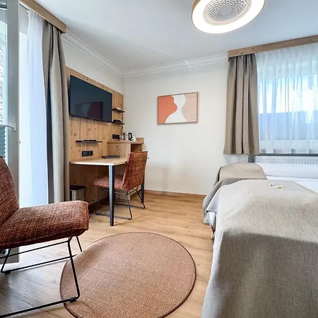 Hotel Schlossblick Chiemsee 3*