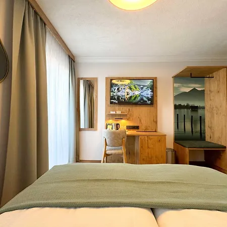 Hotel Schlossblick Chiemsee 3*