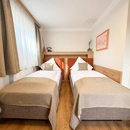 Hotel Schlossblick Chiemsee 3*