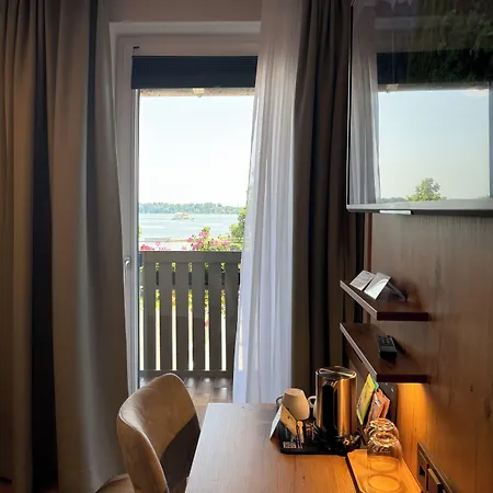 Schlossblick Chiemsee 호텔 3*