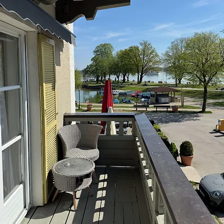 호텔 Schlossblick Chiemsee 3*