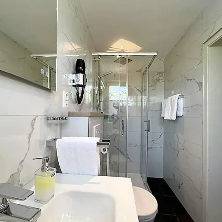 Hotel Schlossblick Chiemsee 3*