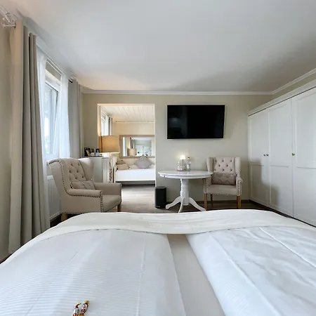 Hotel Schlossblick Chiemsee 3*