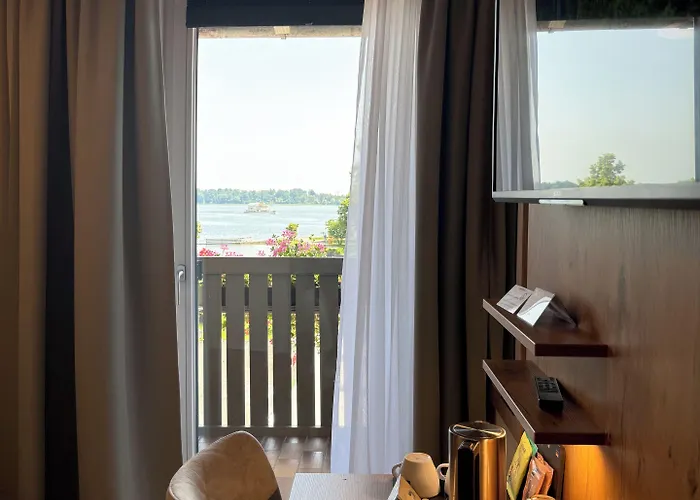 Schlossblick Chiemsee מלון 3*