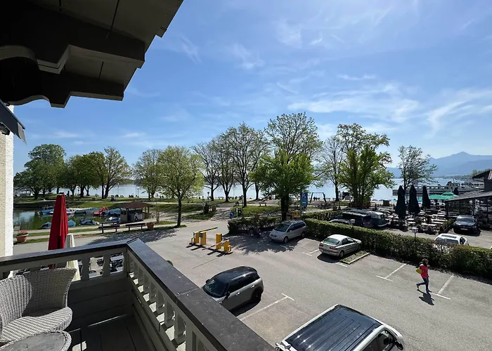 Schlossblick Chiemsee מלון 3*